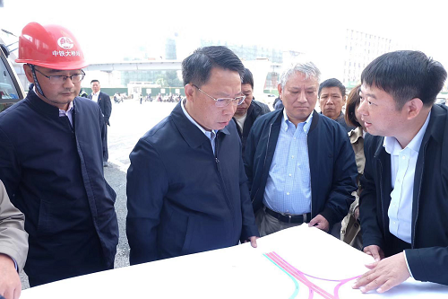 南昌市委副書(shū)記、市長(cháng)劉建洋視察洪都大道快速化改造工程