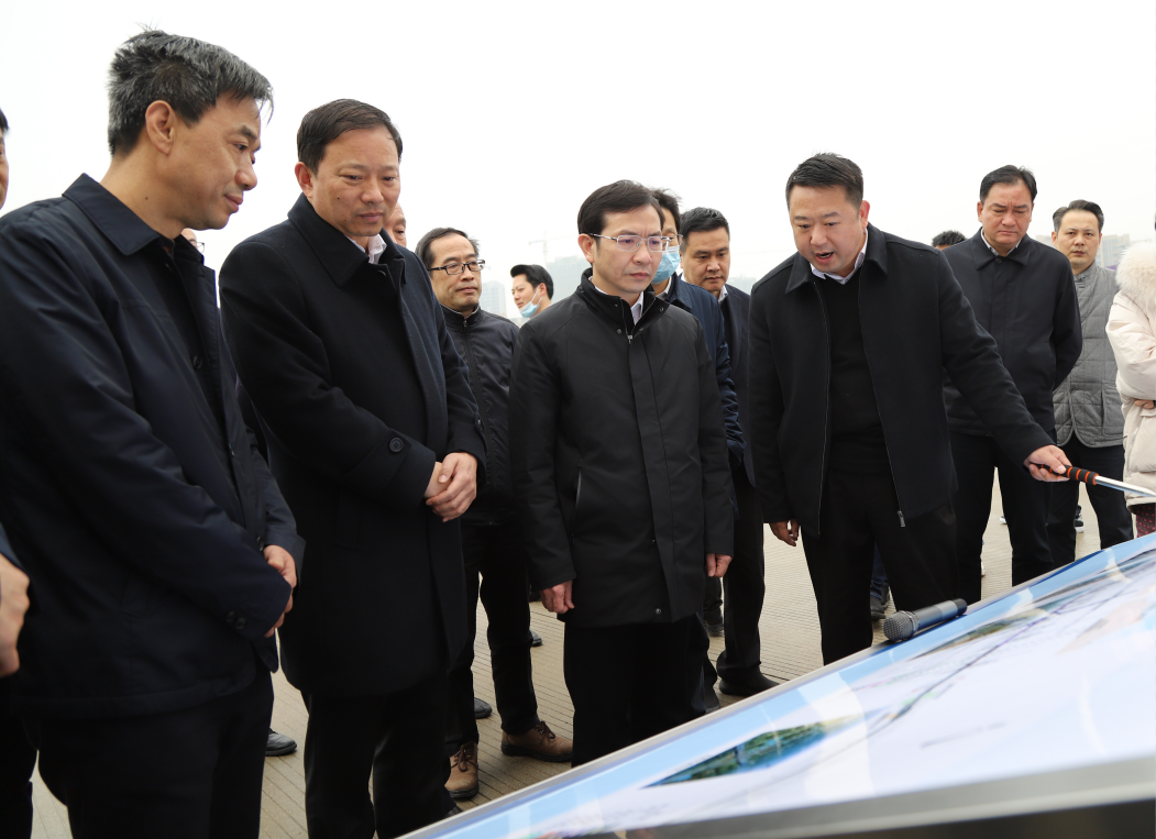 市委副書(shū)記、市長(cháng)黃喜忠一行視察九洲高架東延工程