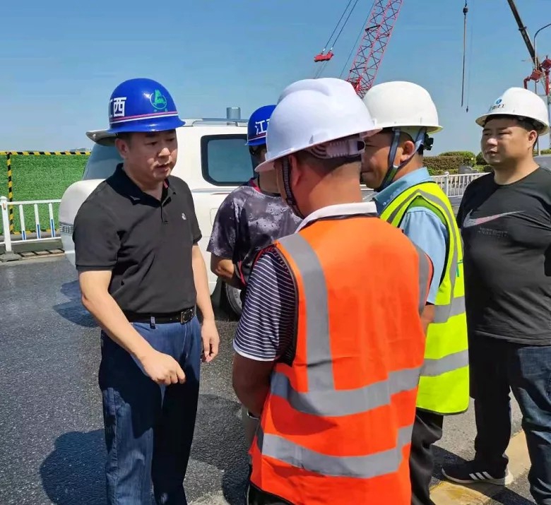 羅輝到沿江中北大道快速路改造工程、真君路隧道工程項目檢查工作