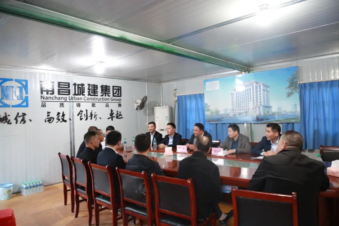 南昌城投集團人武部開(kāi)展傳承軍人精神，做集團建設發(fā)展的“排頭兵”座談會(huì )